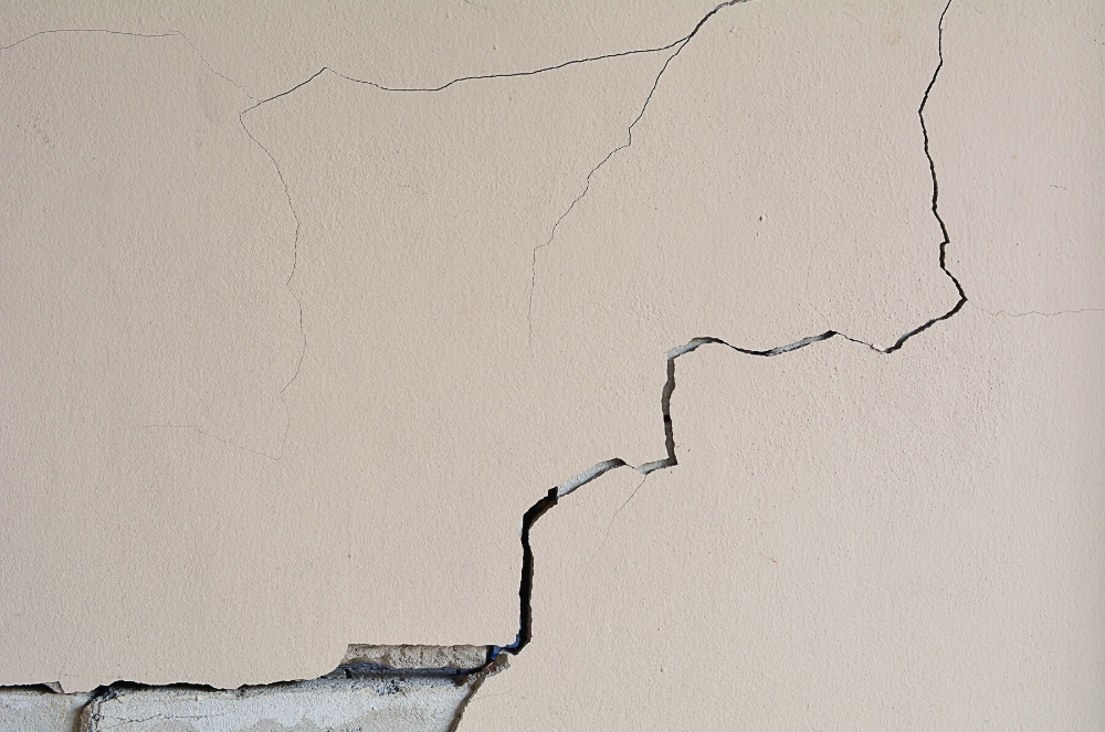 Different Types of Wall Cracks and Their Significance