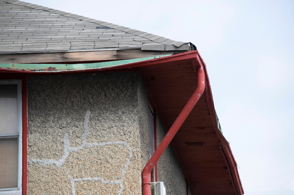 Signs of roof issues: knowing what to look for