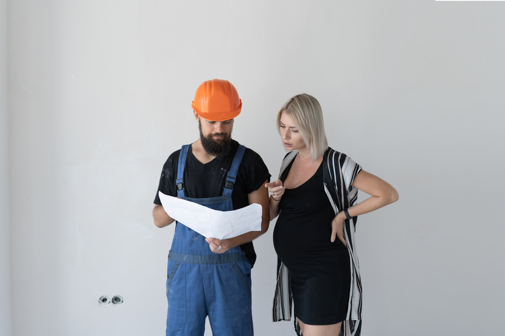 Illustration: Pregnant client reviewing the roofing contractor's experience and reputation