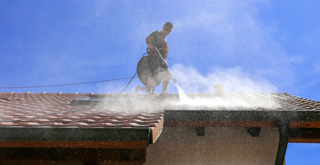 Roof Maintenance: High-Pressure Cleaning